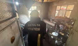 Antalya'da müstakil evlerde eş zamanlı yangın