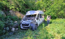 Minibüs şarampole yuvarlandı: 8 yaralı