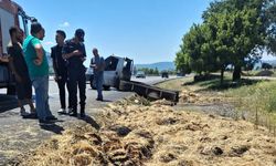 Saman yüklü kamyonet yandı