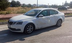 Otomobille çarpışan motosikletteki 2 kişi yaralandı