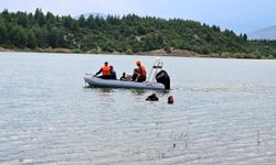 Serinlemek için girdiği baraj gölünde boğuldu