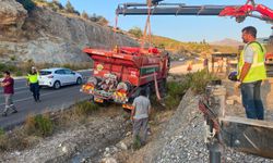 Yangına giden su ikmal aracı kaza yaptı