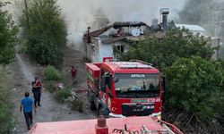 Yangında ev ve saman balyaları kül oldu