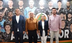 AK Parti Heyeti, Alanyaspor’u ziyaret ederek yeni sezon başarıları diledi