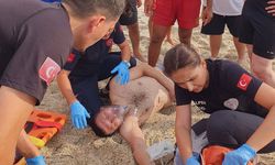 Alanya'da boğulma tehlikesi geçiren tatilciyi cankurtaran kurtardı