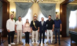 Antalya'da Başpehlivan Erkan Taş'tan Vali Şahin'e ziyaret