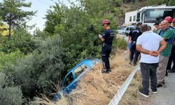 Alanya'da otomobil şarampolde düştü: Sürücü hafif yaralandı