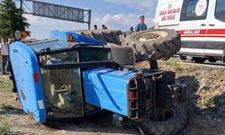 Kontrolden çıkan traktör şarampole devrildi: Sürücü yaralandı