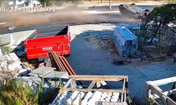 Antalya'da refüje çarpan otomobil takla attı: 2 yaralı