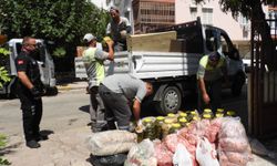 Antalya'da gıda deposuna denetim: 152 kilo et ve 20 bidon turşuya el konuldu