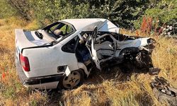 Otomobiller çarpıştı: 1 ölü, 3 yaralı