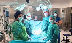 13 santimetrelik kitle 6 saatlik operasyonla çıkarıldı