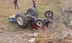 Devrilen traktörün altında kalan öğretmen hayatını kaybetti