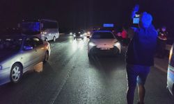Hafif ticari araç köpeğe çarpıp devrildi, arkadan gelen 5 araç birbirine girdi
