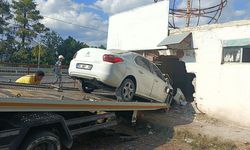 Otomobil su dolum tesisine girdi: 3 yaralı