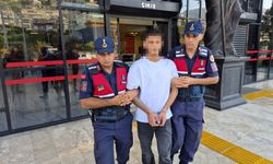 Polise silah doğrultan şüpheli tutuklandı