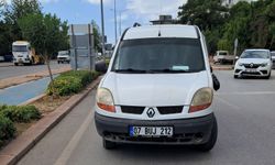 Taksi ile ticari araç çarpıştı