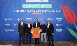 Alanyaspor’dan Bakan Murat Kurum’a özel forma takdimi