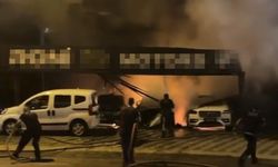 Oto galerideki yangın apartmana sıçradı, 4 araç zarar gördü