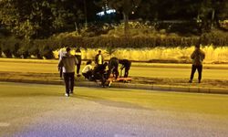 Refüje çarpan motosikletin sürücüsü yaralandı