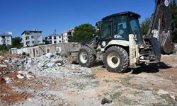 Antalya'da 30 kamyon atık temizlendi