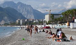 Antalya'da sağanak sonrası güneş açtı, Konyaaltı sahili hareketlendi