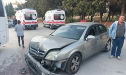 3 otomobil ve öğrenci servis midibüsü çarpıştı: 5 yaralı