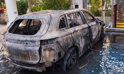 Alanya'da şarjdaki otomobil yandı