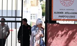 Antalya'da okulda mahsur kalan kadın kurtarıldı