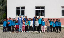Okullar gönüllü gençlerin fırçasıyla renkleniyor