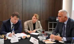 Bakan Ersoy'dan Türkiye-Rusya hava köprüsünü güçlendirme hamlesi