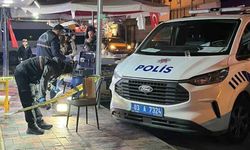 Caddede demir çubuk ve sopalarla darbettiler