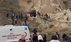 Kapadokya'da facia! Peribacaların turistlerin üstüne çöktü