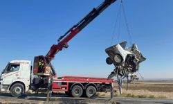 Otomobiller kafa kafaya çarpıştı: 4 ölü, 4 yaralı