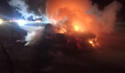 Burdur’da seyir halinde alev alan araç kullanılamaz hale geldi