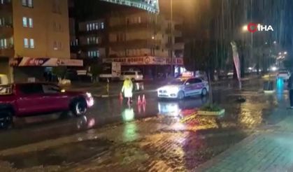 Alanya'da iş yerlerini su bastı