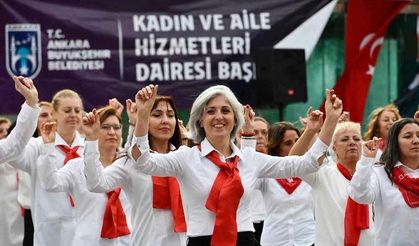 Ankaralı 100 kadınlardan zeybek gösterisi