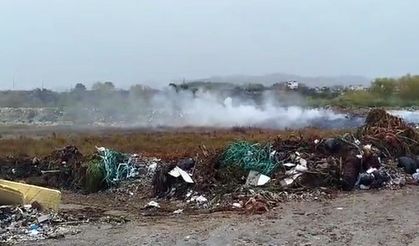 Alanya’da atılan atıklardan yükselen duman tepki topladı