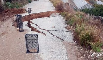 Alanya'da yol çöktü: Ulaşım durduruldu