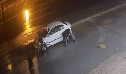 Alanya'da otomobillerin lastiğini kesip, marketlerden hırsızlık yaptılar