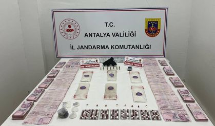 Antalya'da iki şüphelinin aracına ve ikametine operasyon