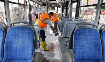 Antalya Büyükşehir toplu ulaşım araçlarını temizliyor