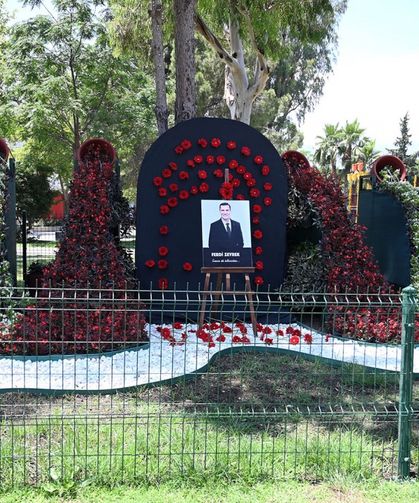 Kemer'de Başkan Zeyrek için anma alanı
