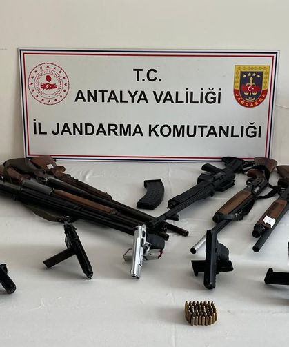 Serik'te kaçak silah operasyonu