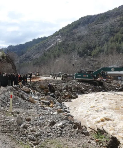 Adana'daki taşkın sonrasında yerine hasar tespit