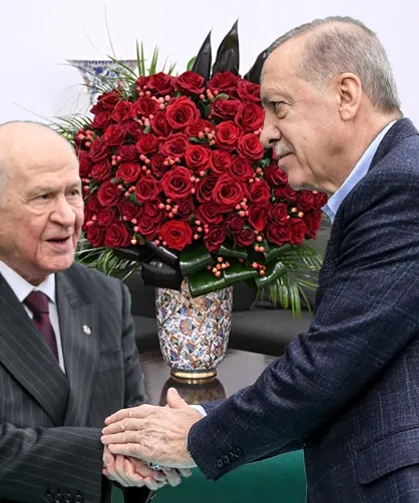 Bahçeli'den Cumhurbaşkanı Erdoğan'a 72 güllü yaş hediyesi