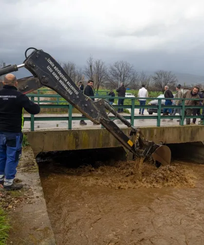 İzmir'de kuvvetli yağışlar sonrasında kırsalda yoğun müdahale