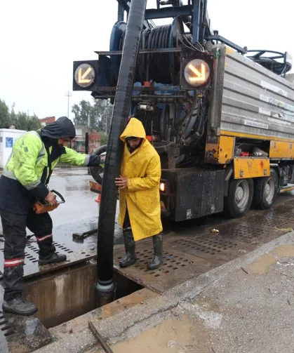 İzmir'de sağanak yağışa karşı seferberlik