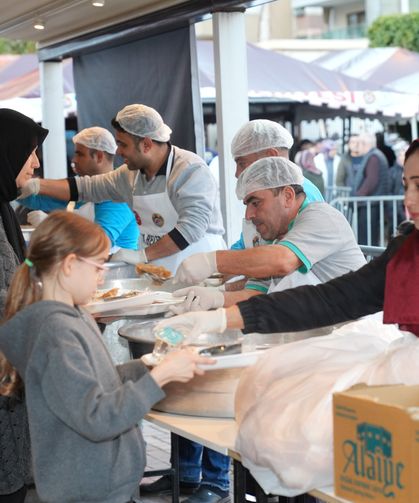 Alanya'da geleneksel iftar sofraları kuruldu