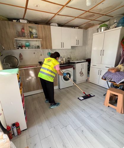 Antalya Kepez'den şehit ve gazi evlerinde bayram temizliği